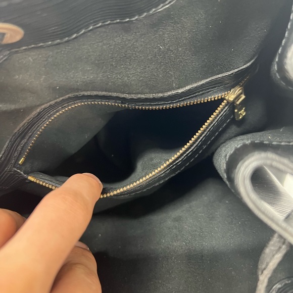 Louis Vuitton Epi note draw string - Picture 7 of 12